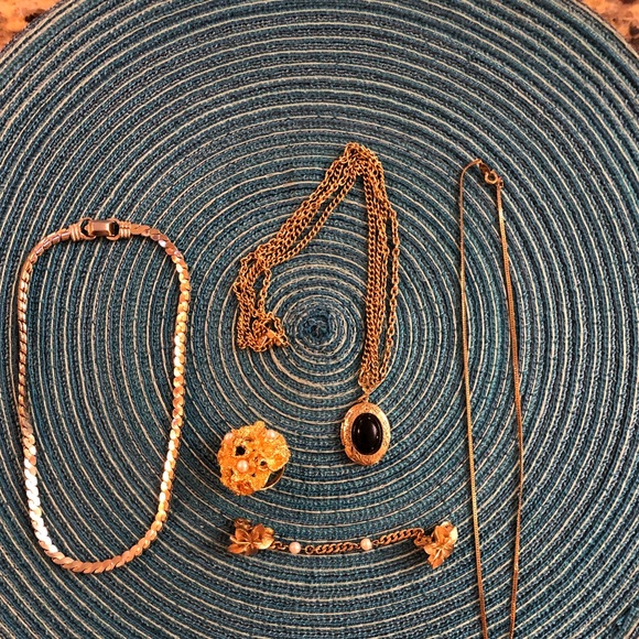 Vintage Jewelry - Vintage 5 Piece Signed Gold Jewelry Lot